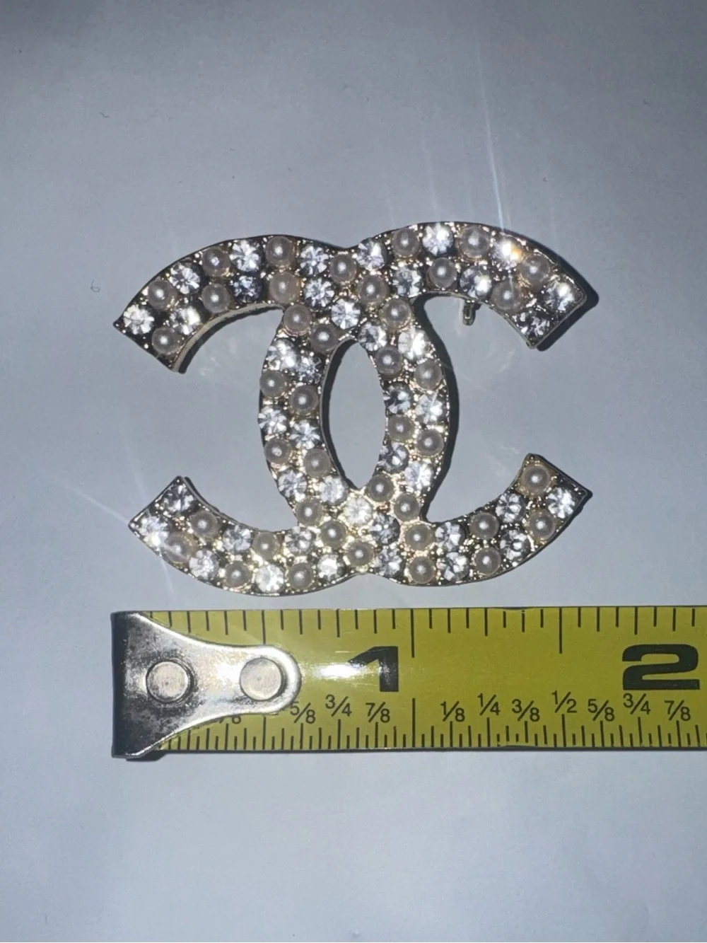 🛍️Pearl & Crystal Interlocking CC Logo Brooch - Picture 2 of 5